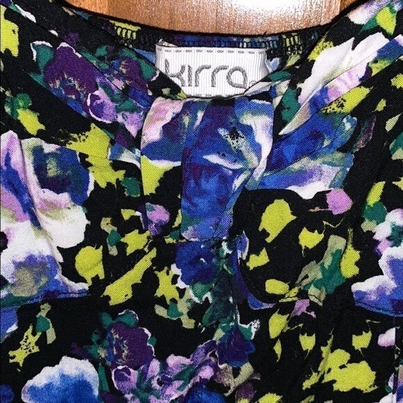 Tank size small   - Picture 2 of 7